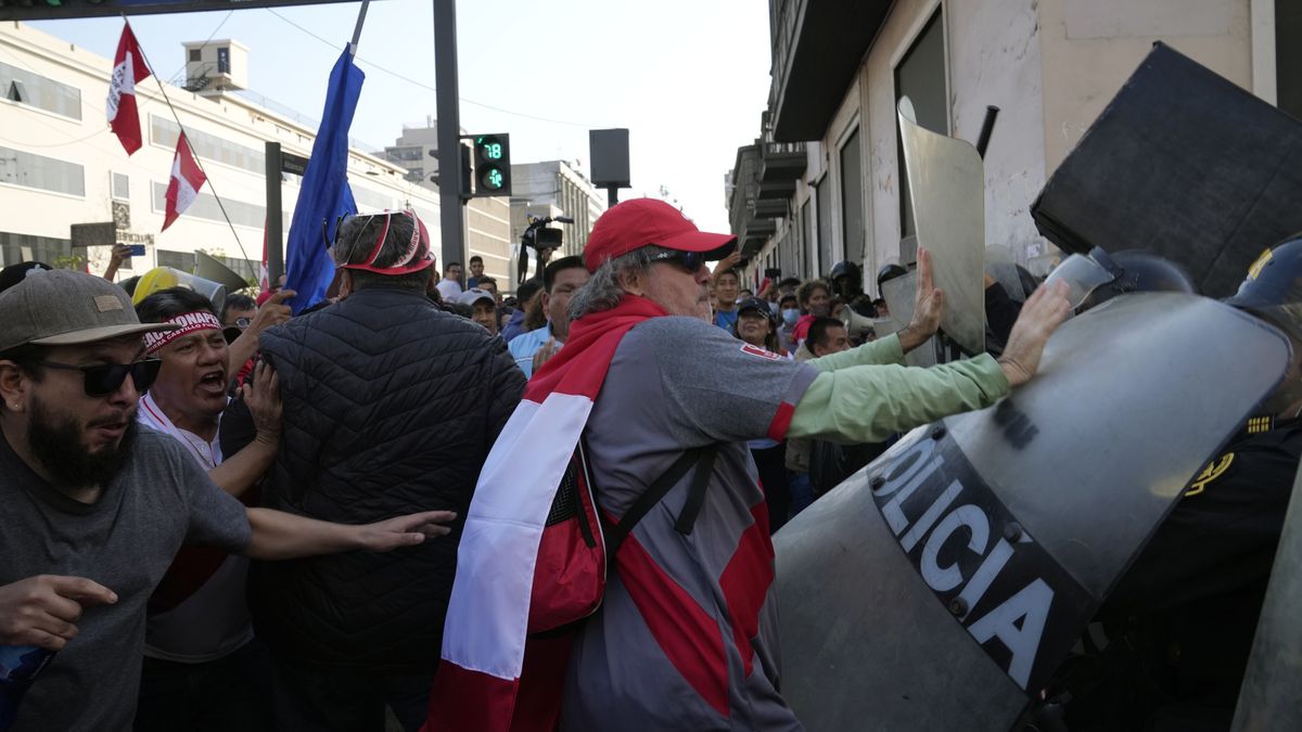 V Peru demonstrovaly tisíce lidí, požadovaly odstoupení prezidenta